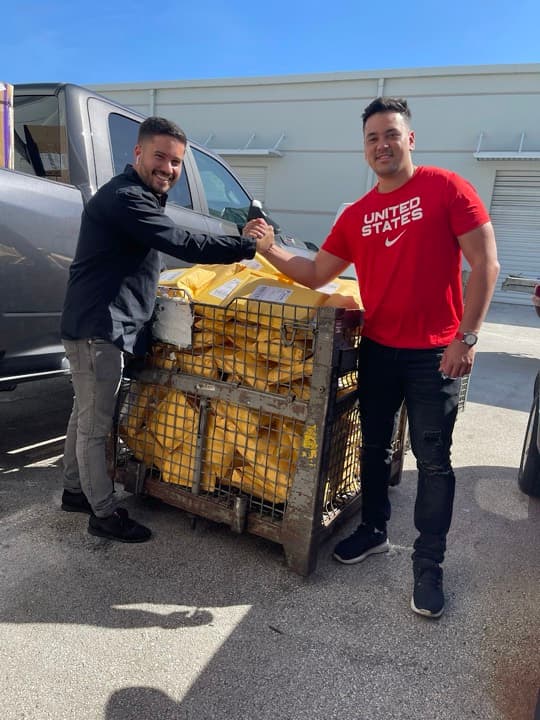 Pallet de cajas de Tacticlight en una bodega de Estados Unidos